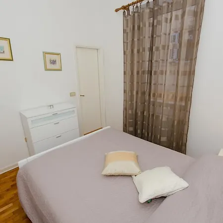Apartment Noemi Rovinj Exterior photo